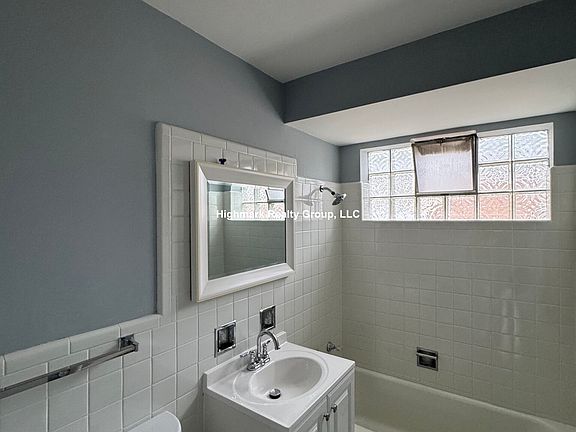 5th image of 6705 N California Ave #3