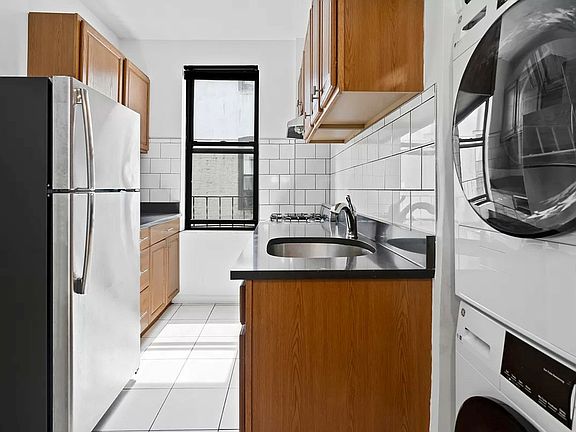 5th image of 805 8th Ave APT 3R