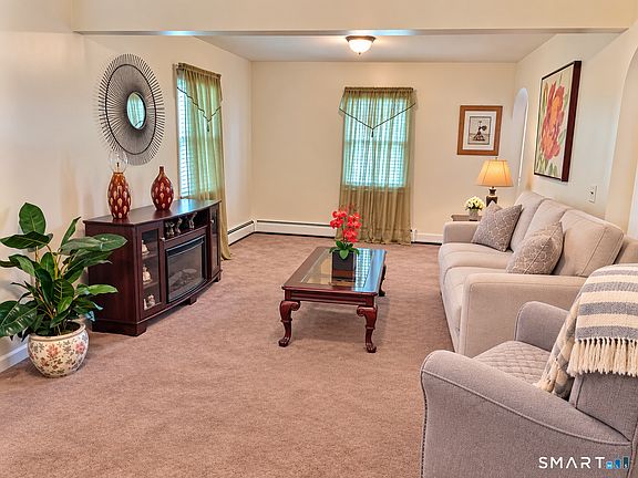 4th image of 326 Soundview Avenue