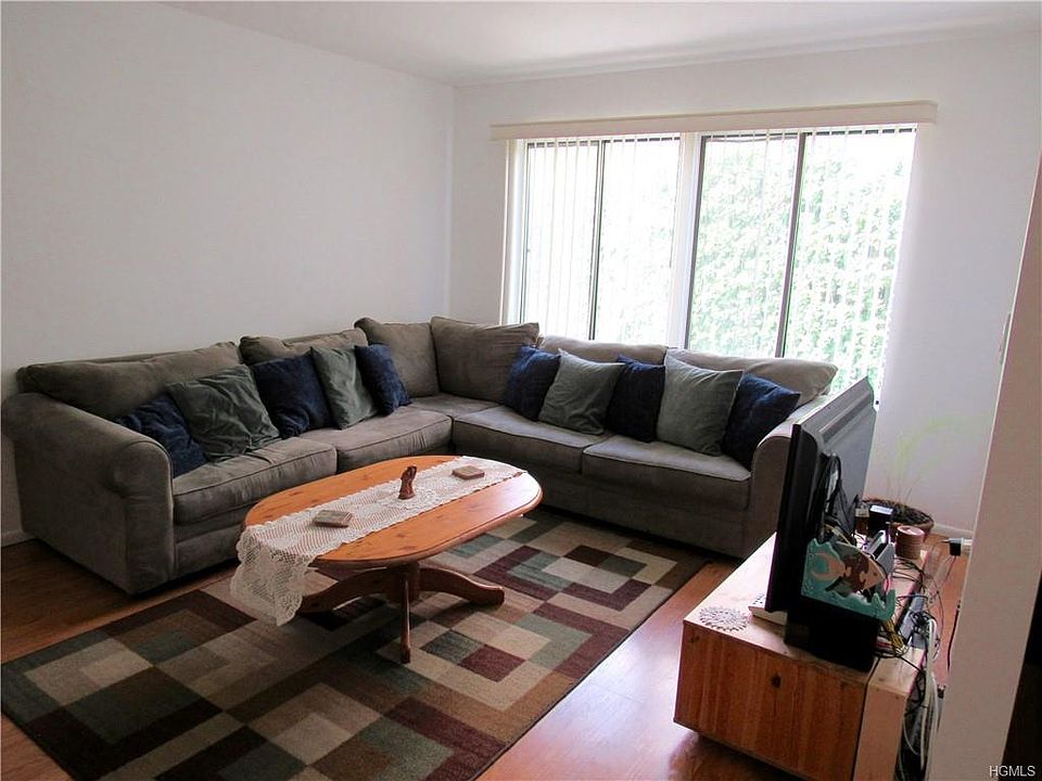 1st image of 525 Country Club Ln #525