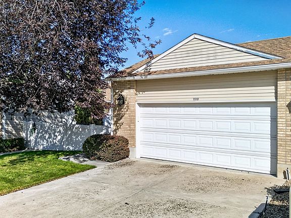 2nd image of 1510 Olympus Pointe