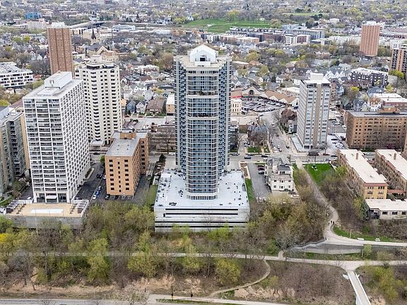 5th image of 1660 N Prospect AVENUE #2806