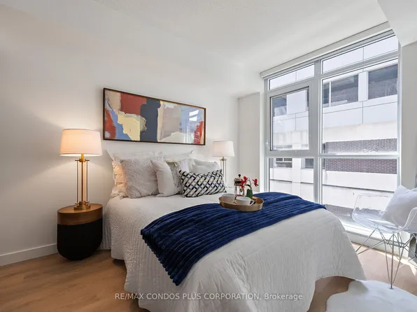 38 Widmer St #810, Toronto, ON M5V 1X1