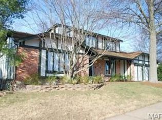 1915 Schoettler Valley Dr, Chesterfield, MO