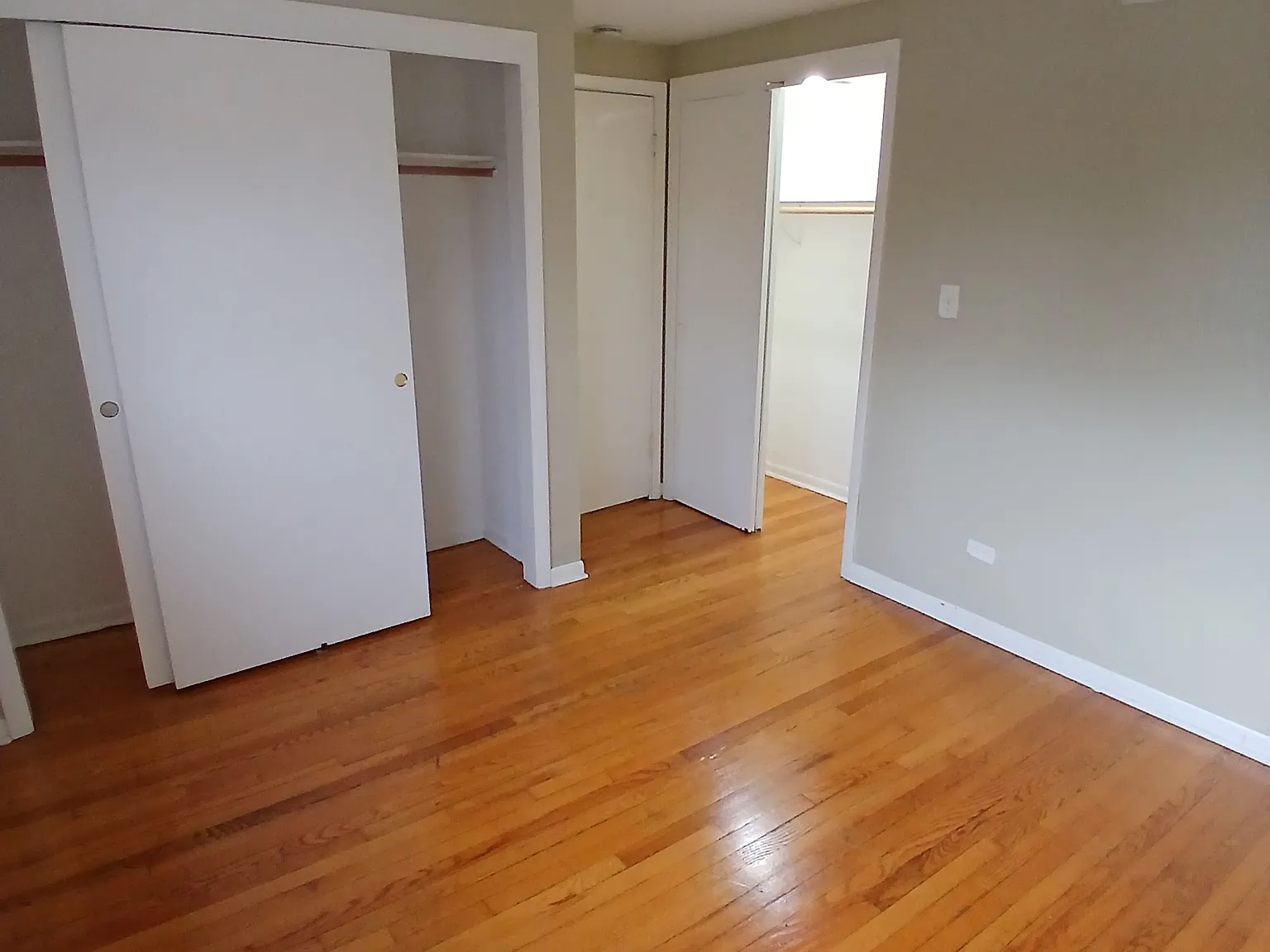 2 bed, 825 sqft, $1,300 — Photo 2