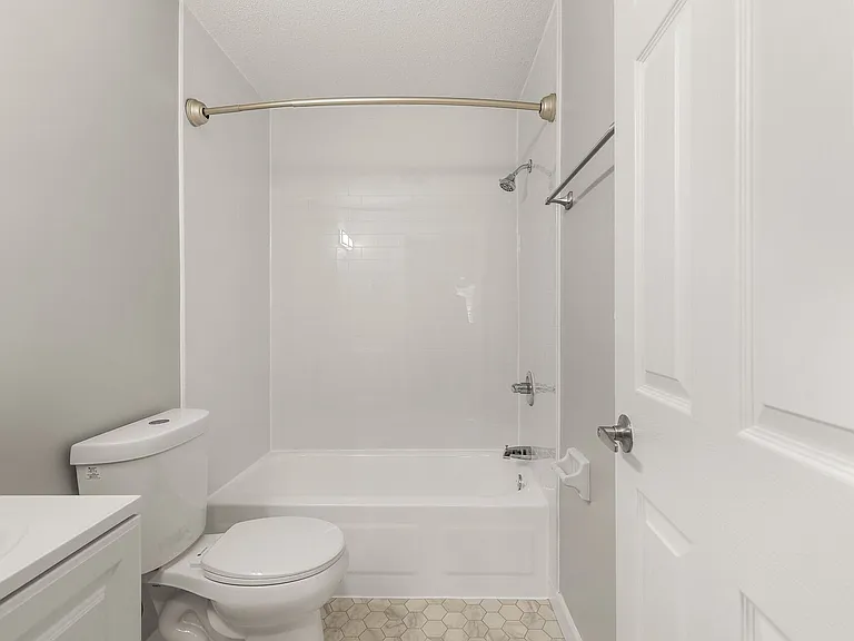 Eastgate Apartments — Photo 87