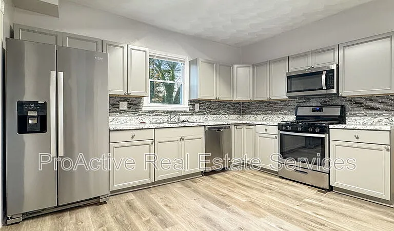 2728 E Virginia Beach Blvd — Photo 8