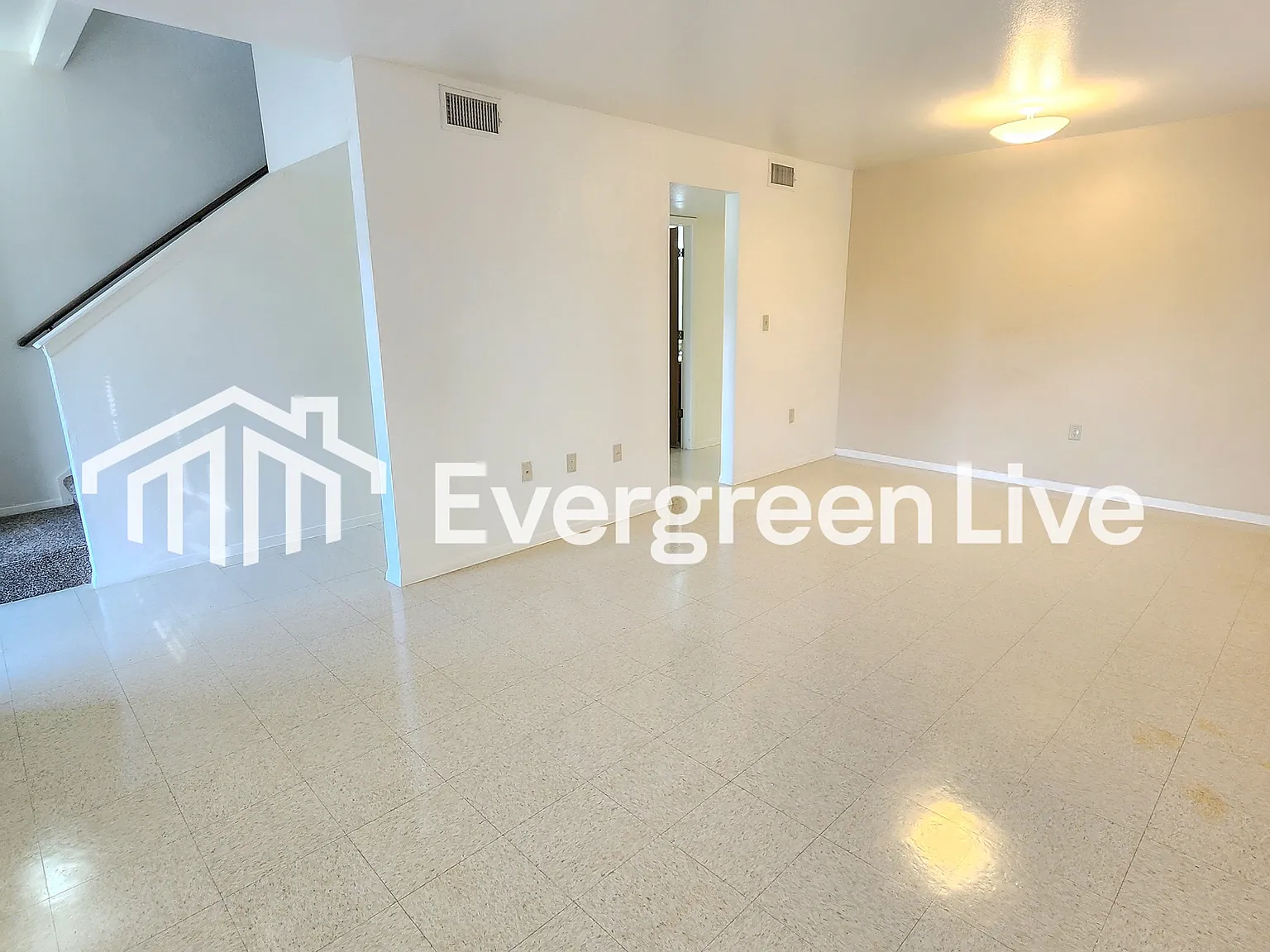 4 bed, 2.5 bath, 1390 sqft, $1,295 — Photo 3