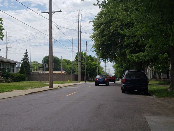 4th image of 704 E Nebraska Ave