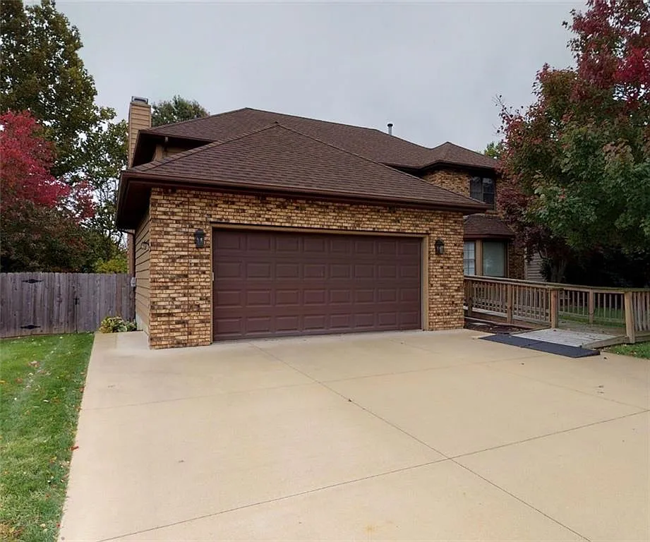 1306 Manor Dr photo 1