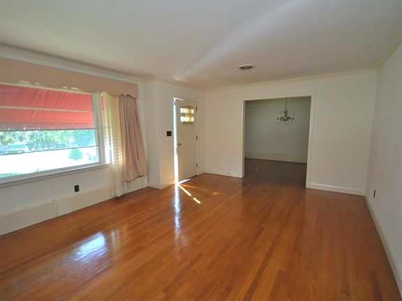 2nd image of 1012 Sandusky Dr
