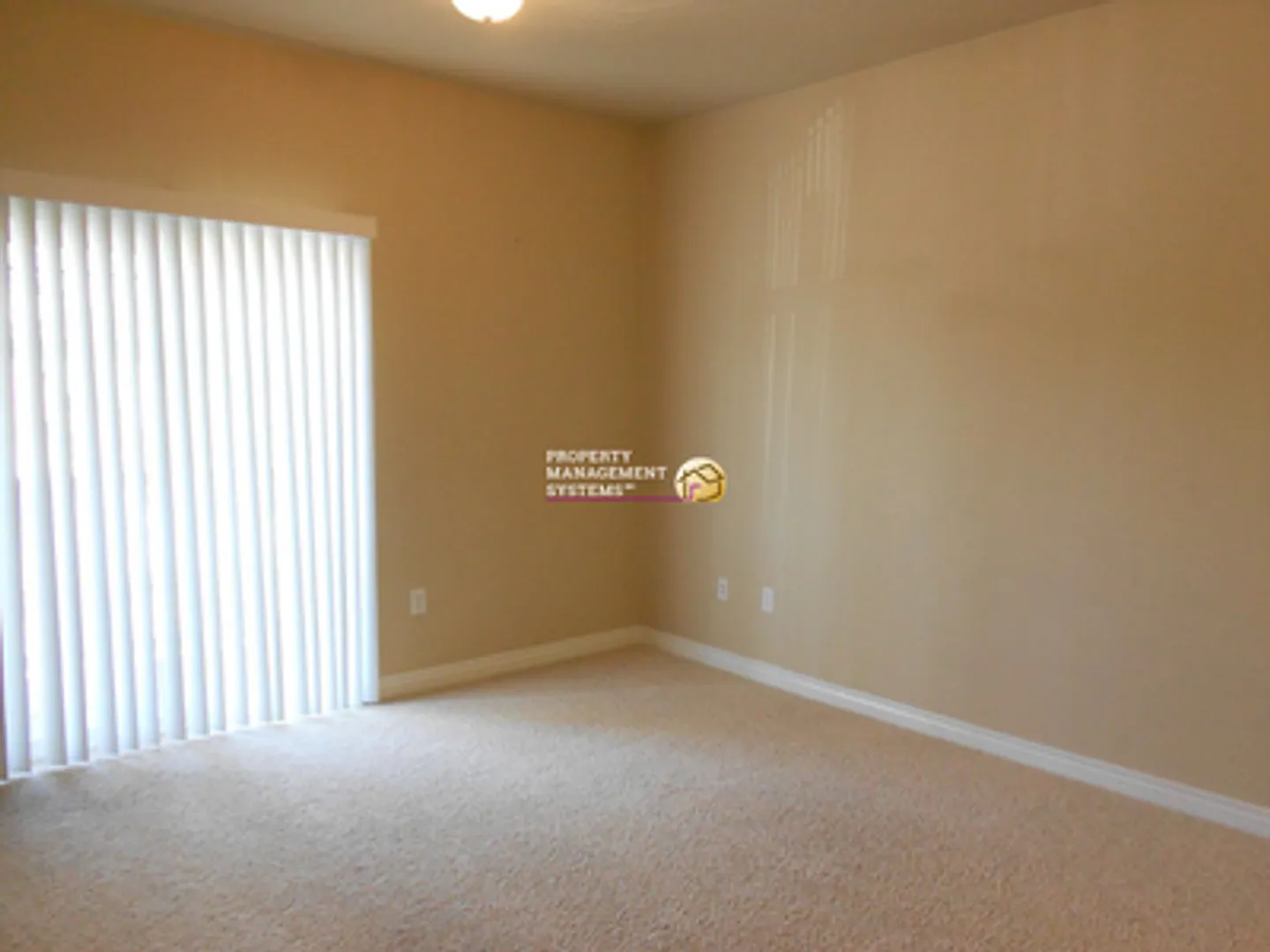 3 Bedroom Condo in Millcreek! — Photo 2