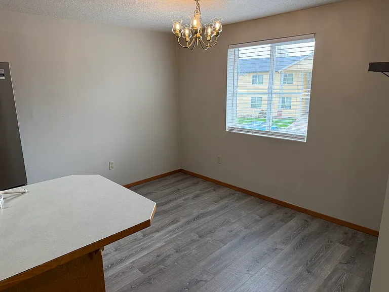 Eagle Crest Apartments — Photo 29