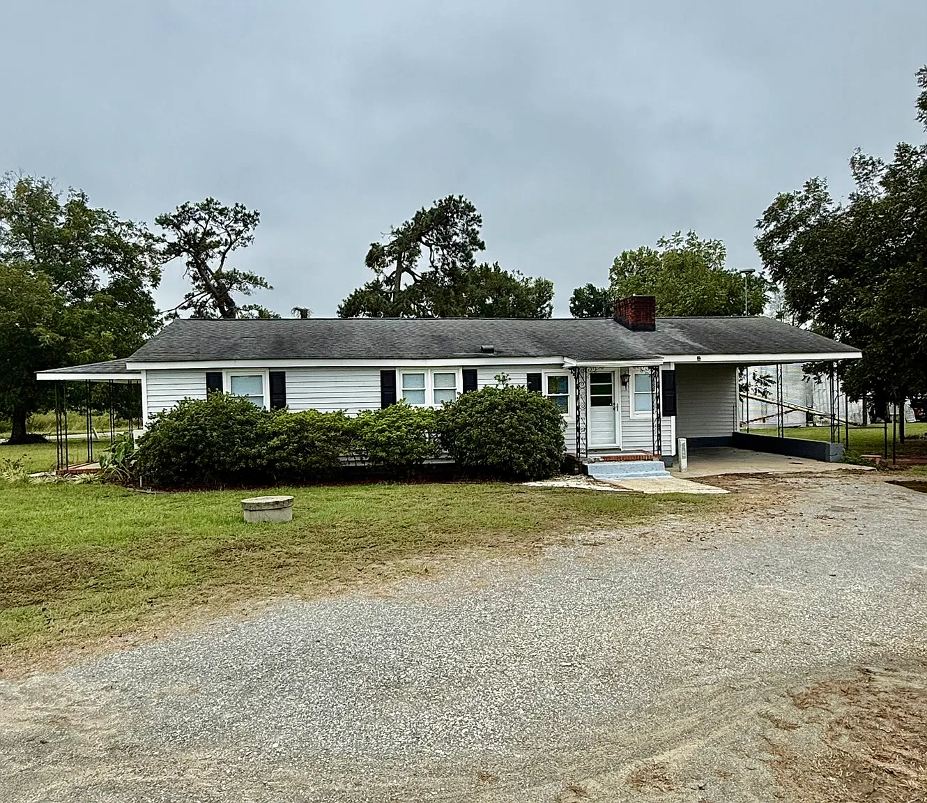 3 bed, 1.5 bath, 1336 sqft, $1,300 — Photo 2