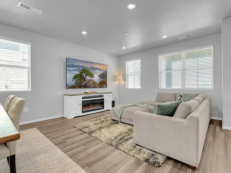 22150 E 8th Ave — Photo 5