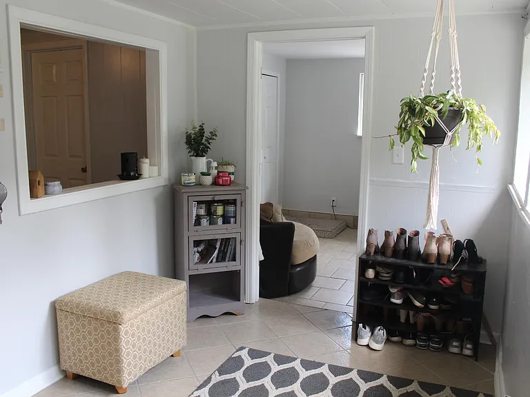 5203 Lester St — Photo 2