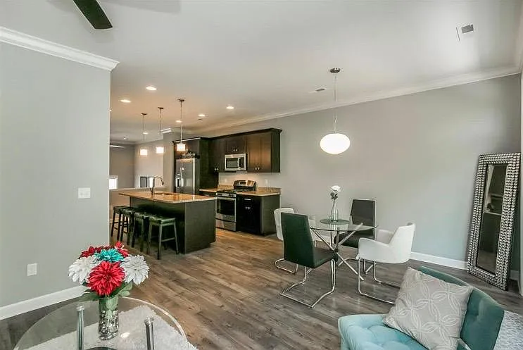 630 Walker Cir — Photo 4