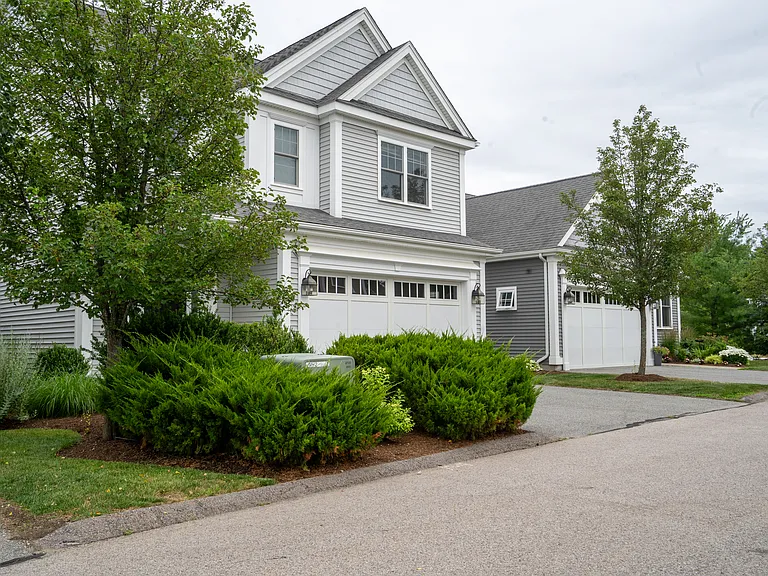 4 Strauss Ln — Photo 25