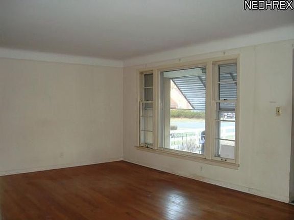 3rd image of 828 Lecona Dr