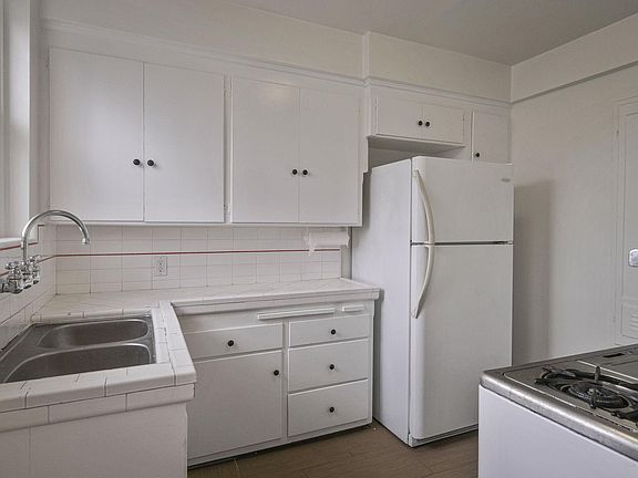 5th image of 641 S Burnside Ave #1/2