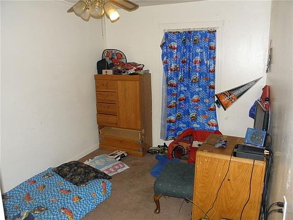 5th image of 686 College Dr