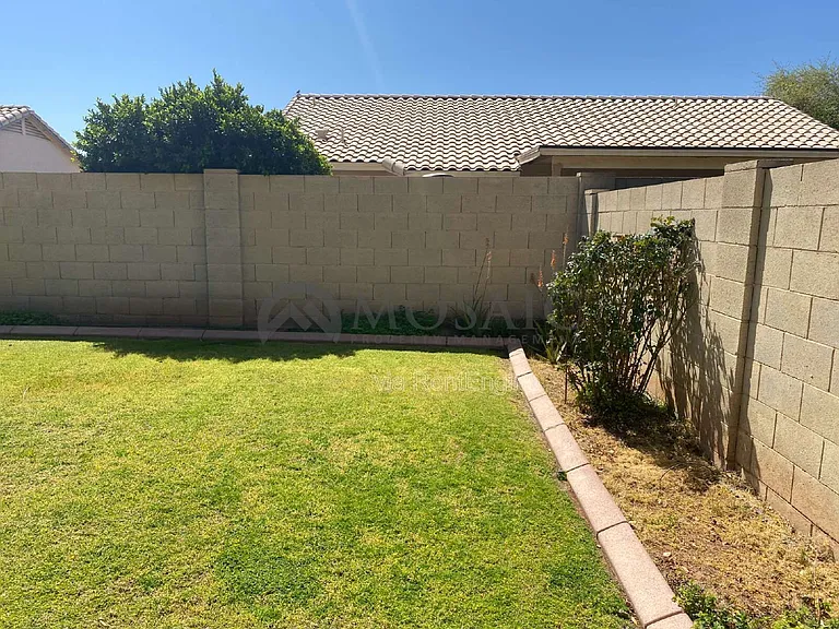 2135 E Brooks St — Photo 32