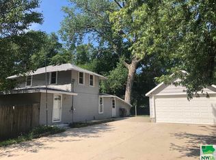 1611 Ellis Dr, Dakota City, NE 68731