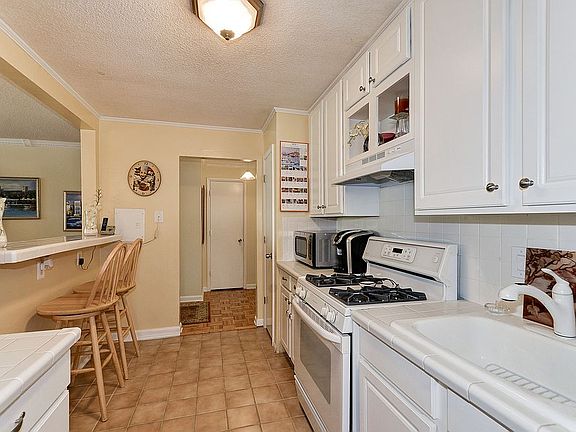 5th image of 4 Monroe St APT 107