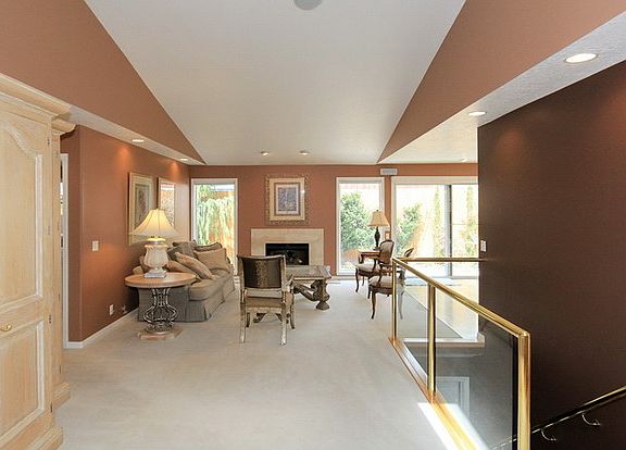 3rd image of 2253 E Lincoln Ct