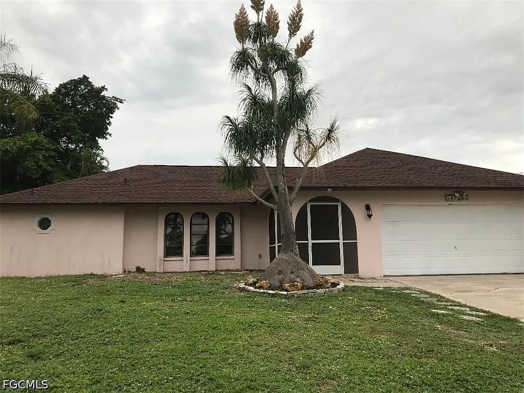 3 bed, 2.0 bath, 1746 sqft, $2,300 — Photo 2
