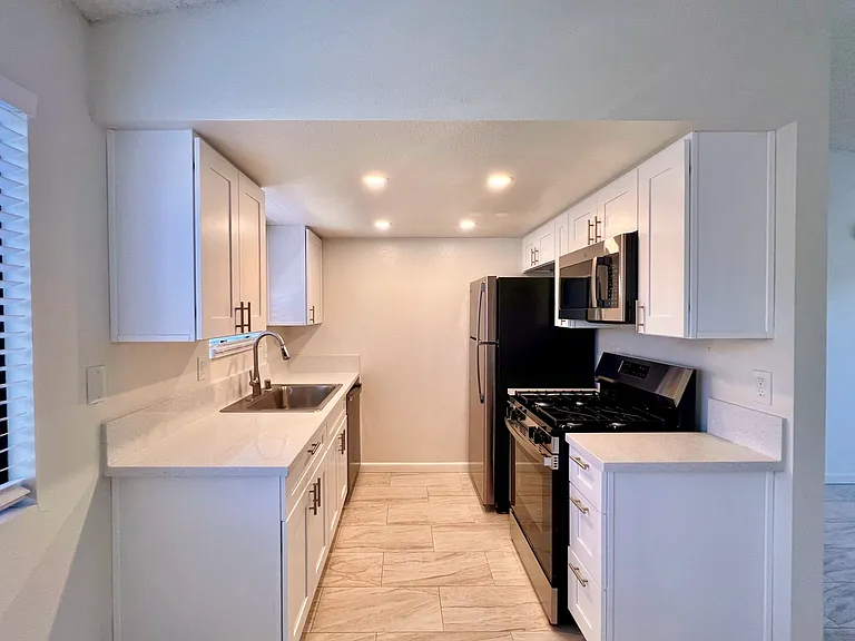 4617 Hamilton St #4 — Photo 2
