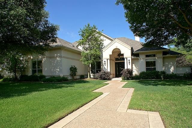 1st image of 608 Dominion Dr