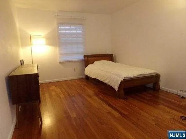 65 Fairview St APT 1C, Palisades Park, NJ 07650