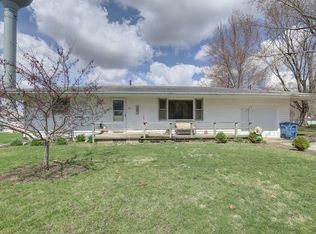 310 SW 3rd St, De Land, IL 61839