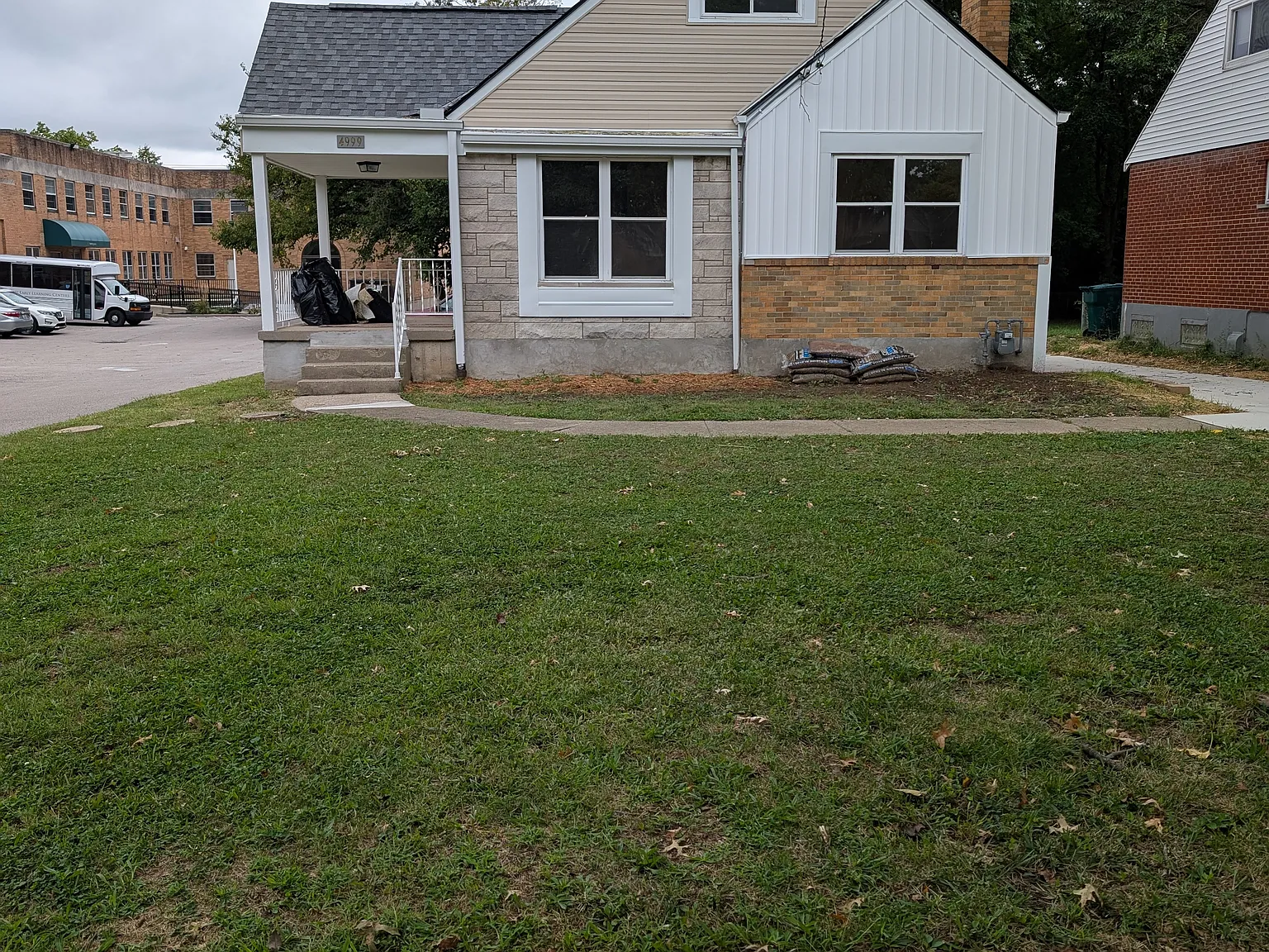 4 bed, 888 sqft, $1,850 — Photo 1