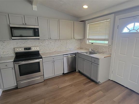 4th image of 2214 Ibis Ct