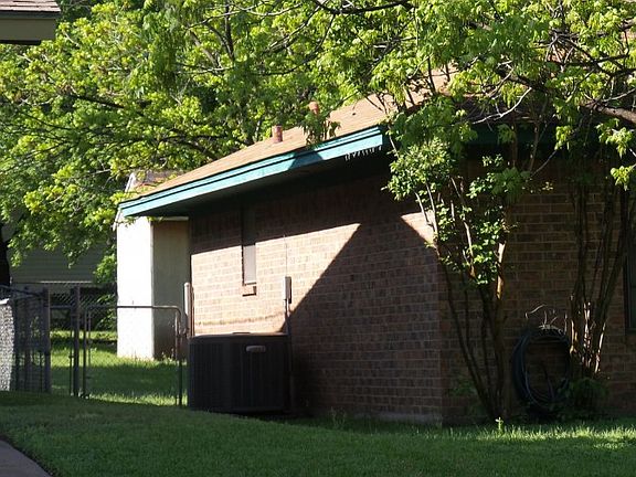 3rd image of 7813 Davenport Ave