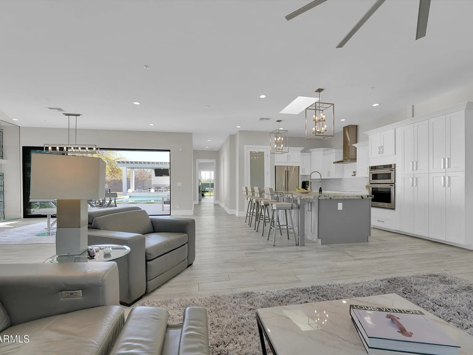 6 bed, 5.5 bath, 5215 sqft, $25,000 — Photo 3