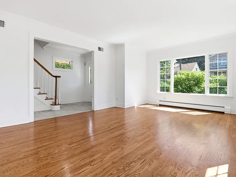 519 Summit Ave — Photo 5