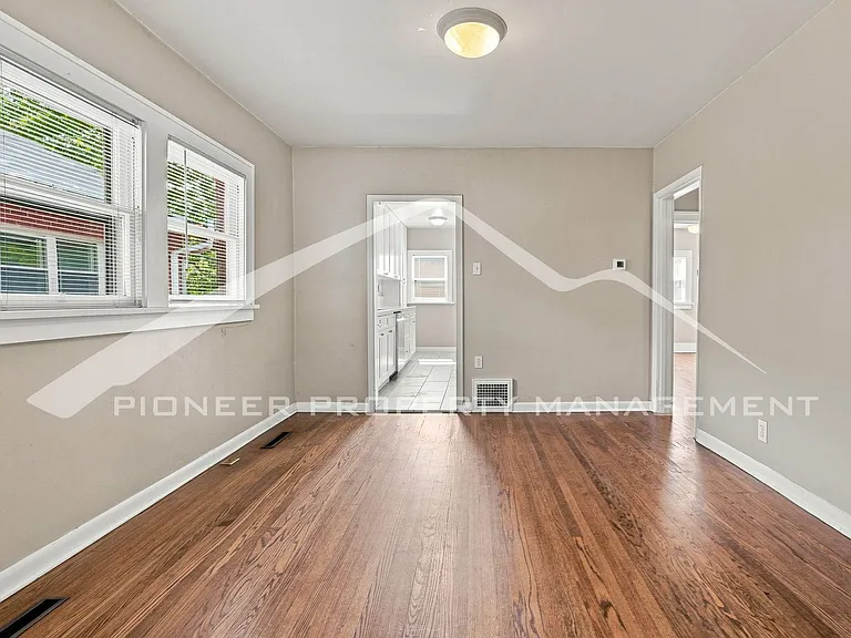 427 S Washington St — Photo 11