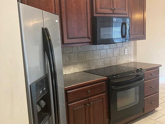 4th image of 30 Fiddlers Ln