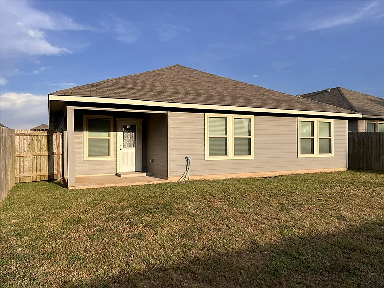 312 Comal Dr — Photo 36