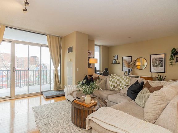 2nd image of 1546 N Orleans St APT 601