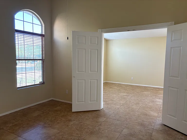 1289 W Maria Ln — Photo 5