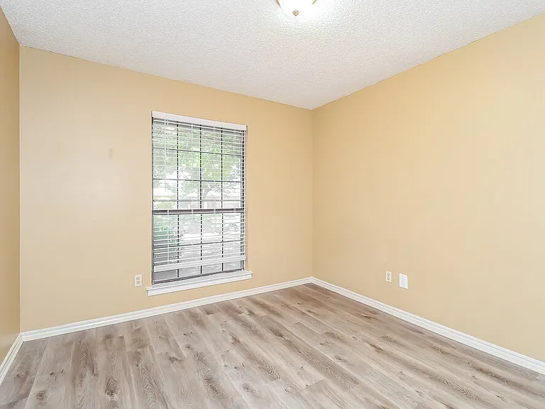 4900 Barberry Dr — Photo 12