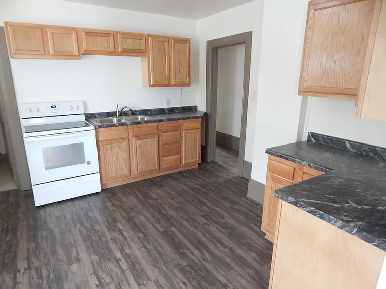 1001 8th Ave #2 — Photo 3