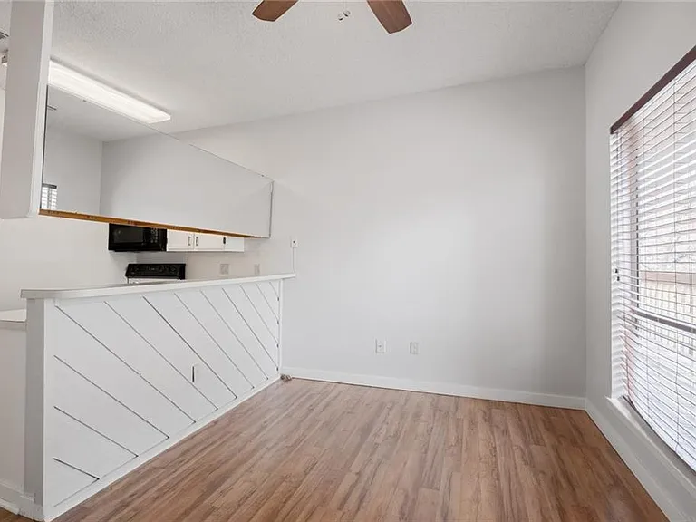 2210 Pearl St #205 — Photo 1