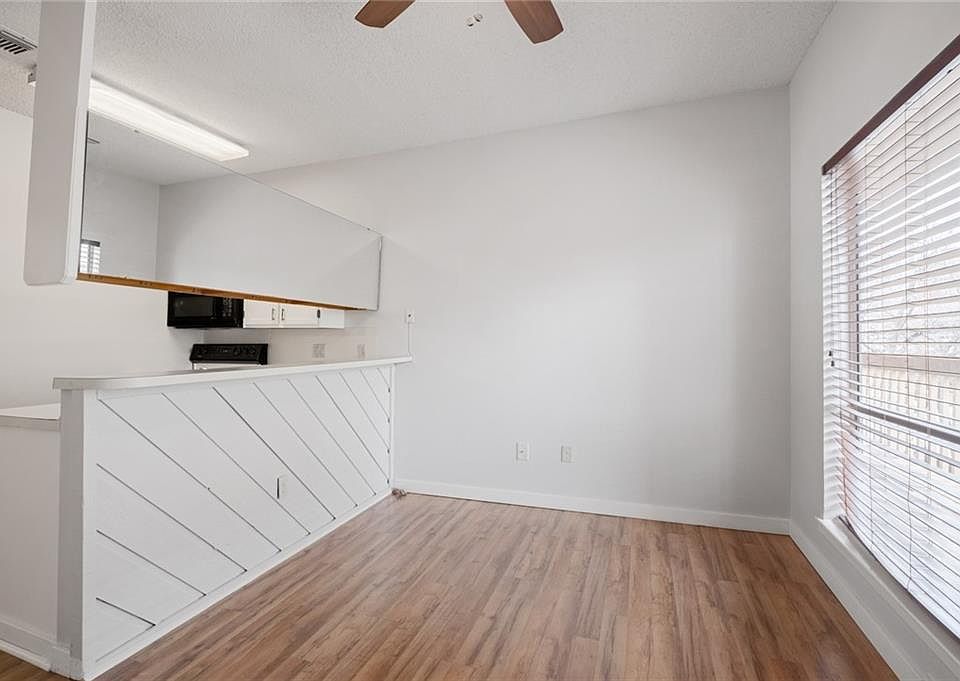 1st image of 2210 Pearl St APT 205
