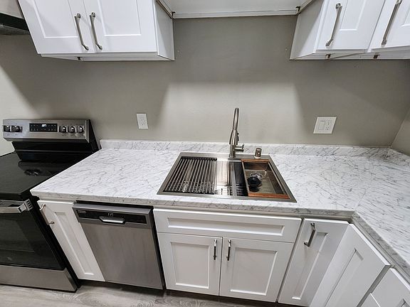 4th image of 414-422 Tacoma Ave S #109