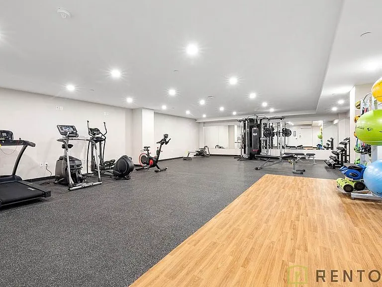 319 Lenox Rd #4E — Photo 9